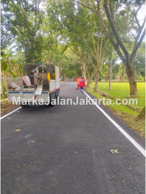Pemasangan Rambu Lalu Lintas & Marka Jalan